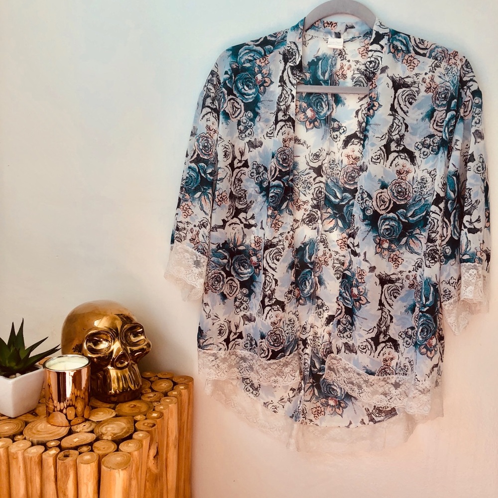 Flower and lace Covert up